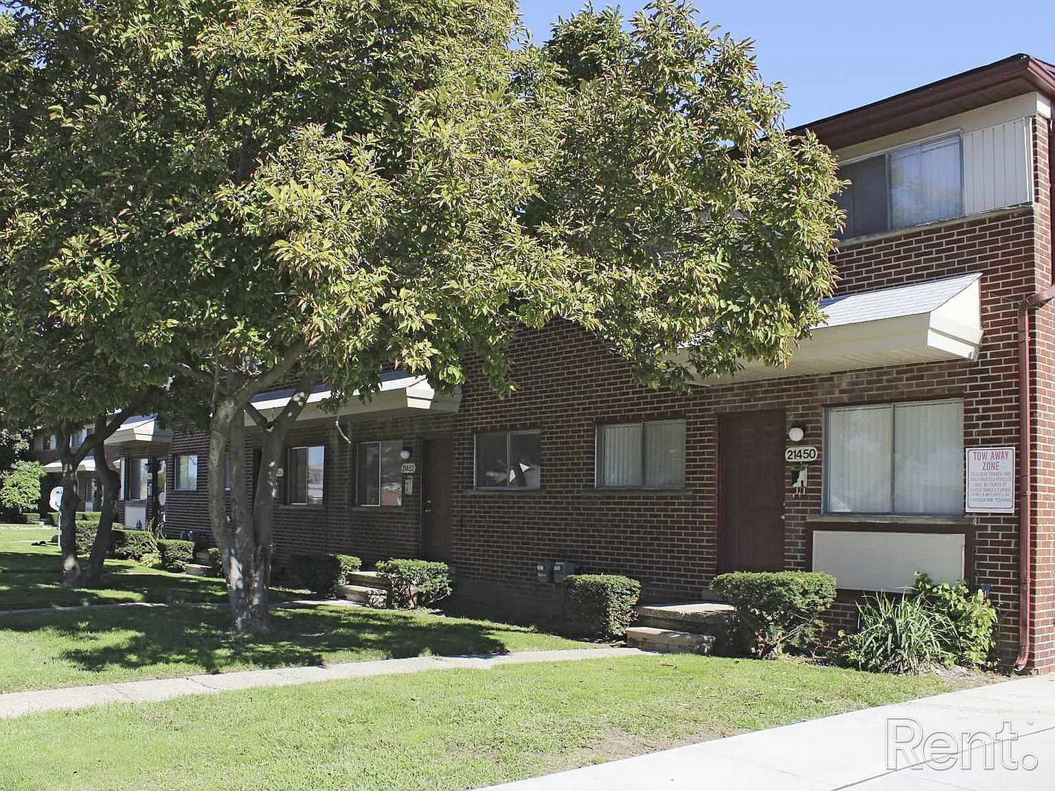 MacArthur Manor Apartments — Photo 3