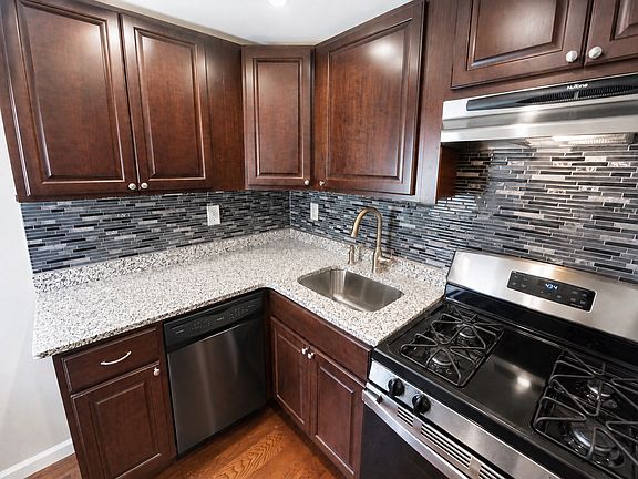 2nd image of 2520 Edgemont St