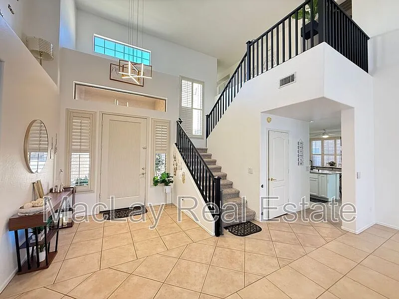 5 bed, 3.0 bath, 2812 sqft, $3,950 — Photo 3
