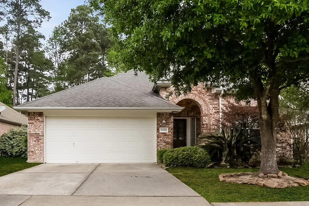 3 bed, 2.0 bath, 1837 sqft, $2,215 — Photo 1