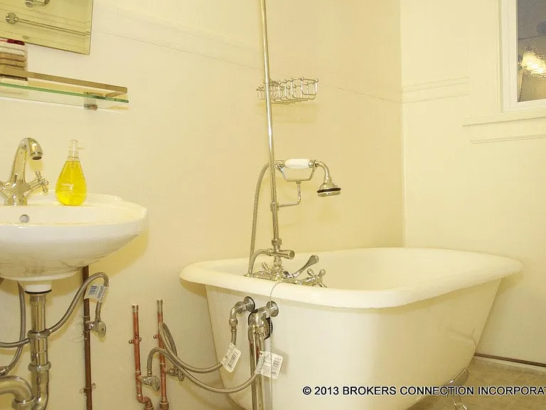 952 Powell St #14 — Photo 17