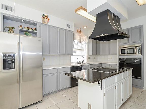 SS kitchen refrigerator is included