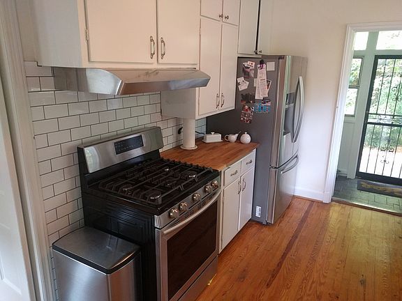 4th image of 1011 W Knox St