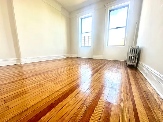 Rented by Astorian Realty Group LLC | media 2