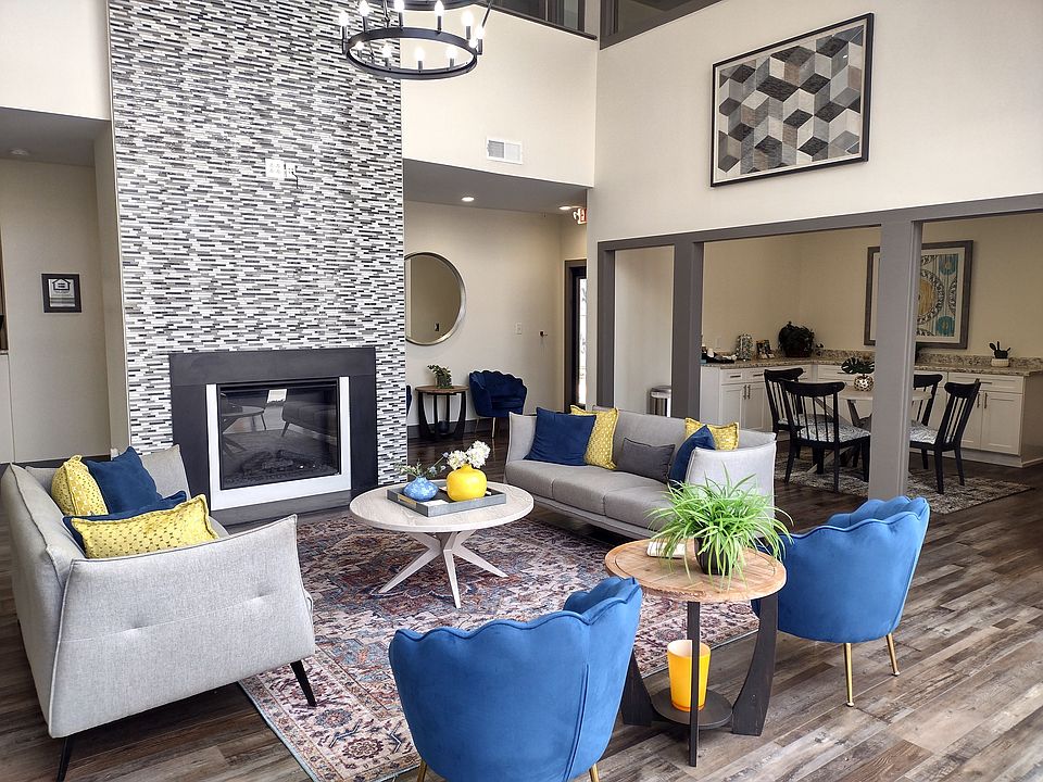 Leasing Office Lounge