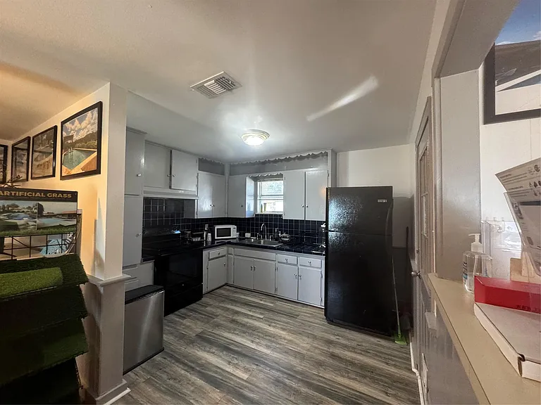 5300 W Highway 290 — Photo 6