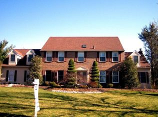 90 Wood Dr, Southampton, PA