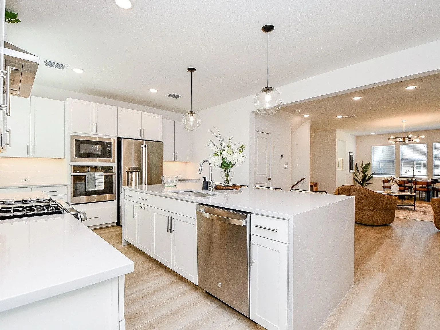 4 bed, 3.5 bath, 2366 sqft, $3,500 — Photo 4
