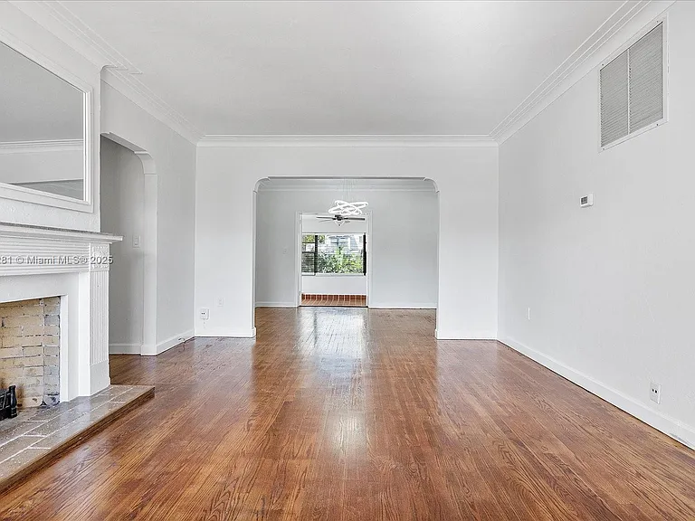 8826 Emerson Ave — Photo 3