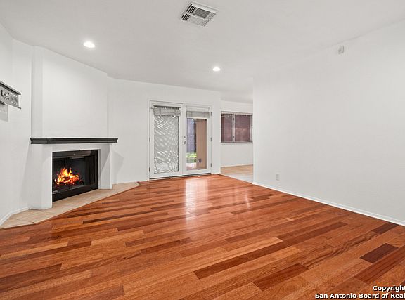 5th image of 2706 FLORAL WAY DR