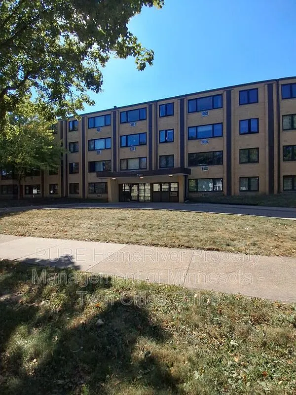 1 bed, 1.0 bath, 656 sqft, $1,300 — Photo 1
