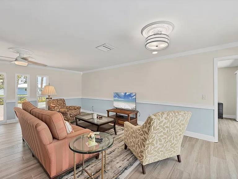 5585 Contento Dr — Photo 4