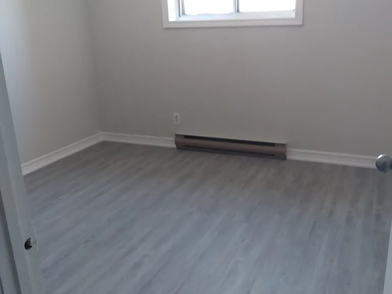 560 Bloor St E #203 — Photo 4