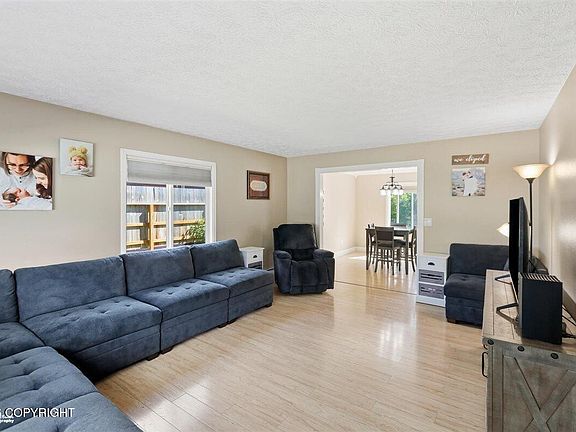 4th image of 710 Woodmar Pl