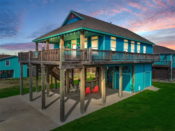 980 Fisherman Dr S, Crystal Beach, TX 77650