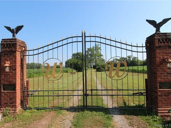 304 Barrick House Ln, Wake, VA 23176