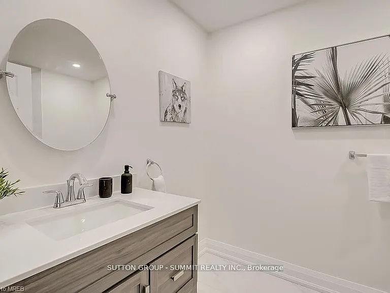 16 Upper Canada Dr #UPPER — Photo 31