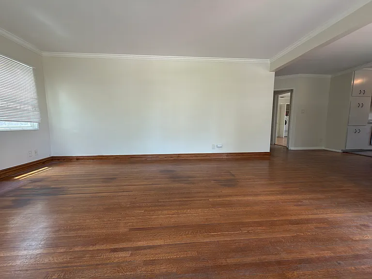 2605 S Bentley Ave — Photo 13