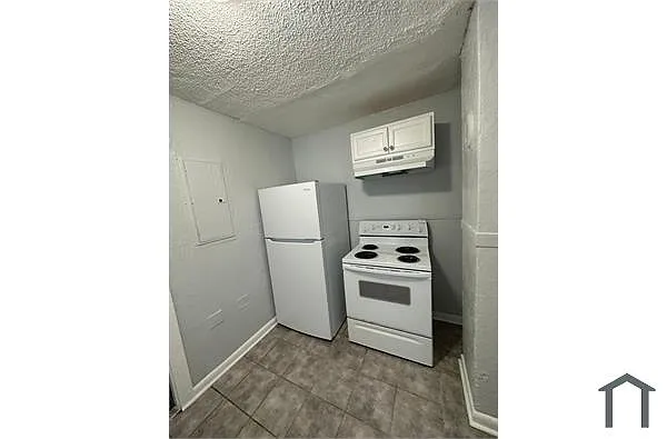 Building Photo - 1359 W 20th St