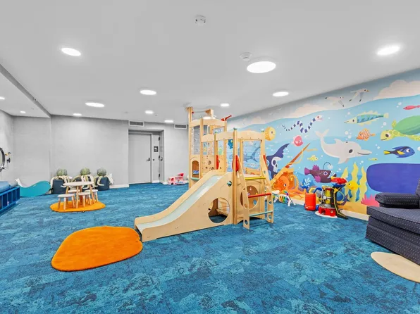 1425 Hudson Street image 15 of 23