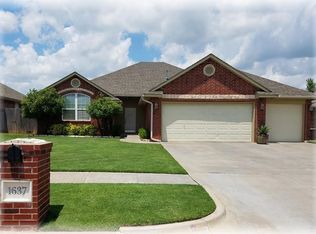 1637 SW 32nd St, Moore, OK 73160