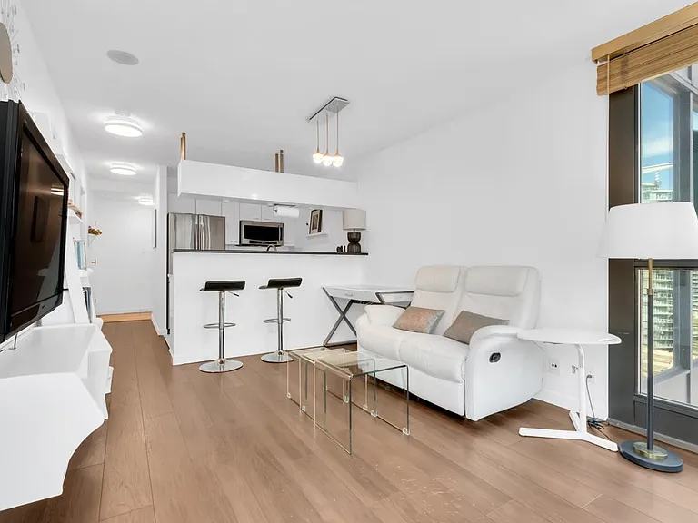 1331 Alberni St #1601 — Photo 11