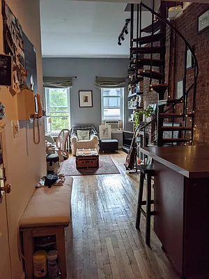 Rented by Banaco Property Group LLC | media 31