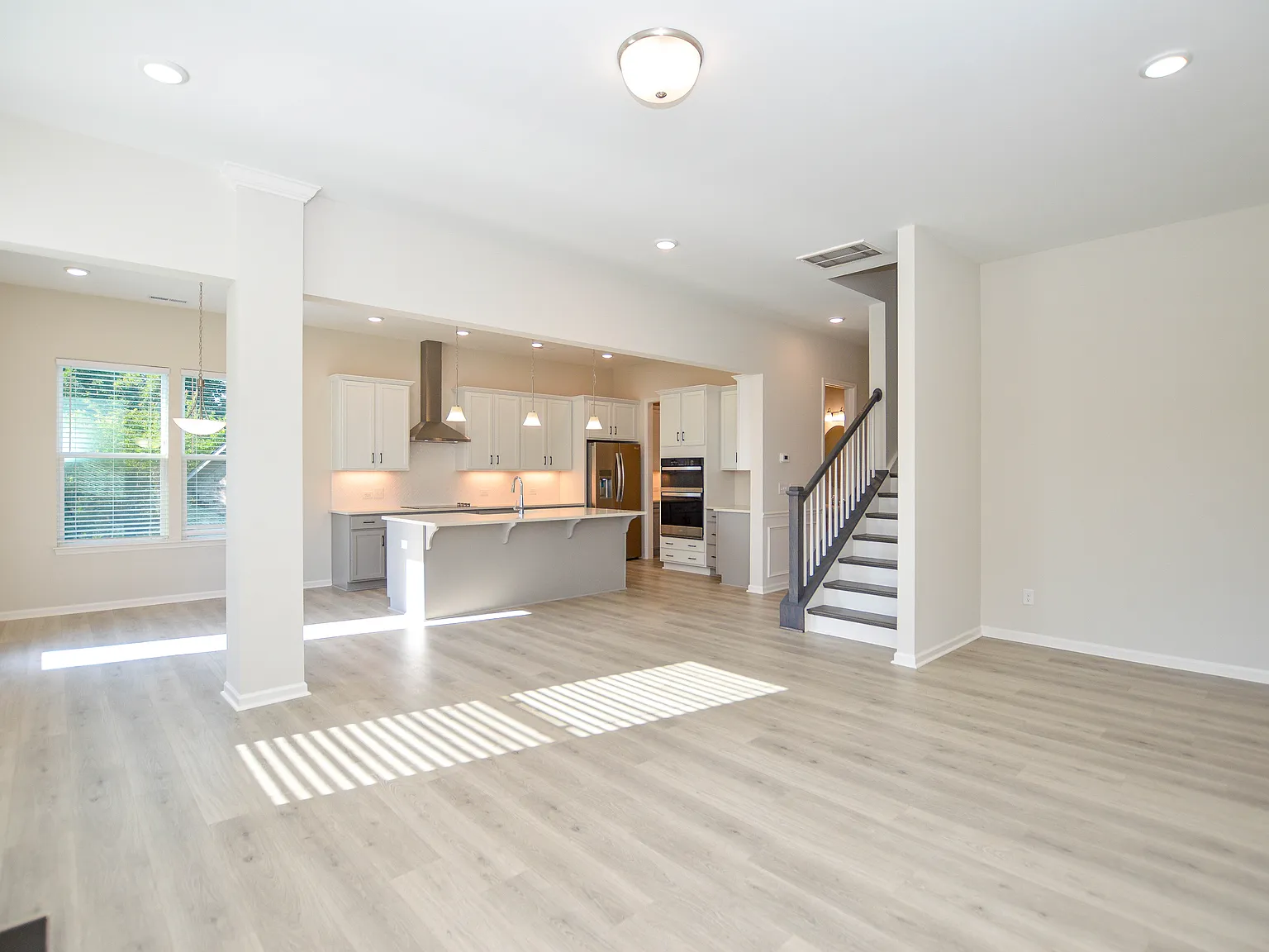 5 bed, 4.5 bath, 2850 sqft, $3,650 — Photo 4