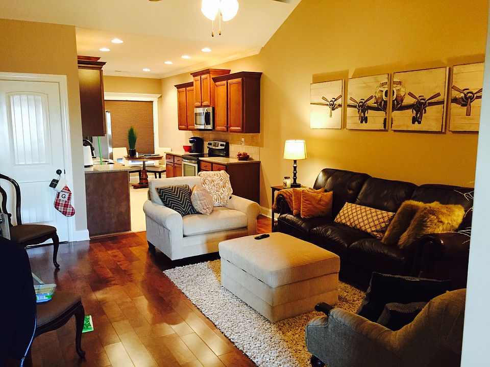 1st image of 210 Bellingham Dr NE