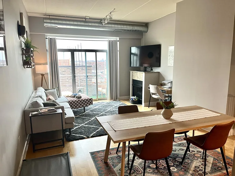 4814 N Clark St #504 — Photo 4