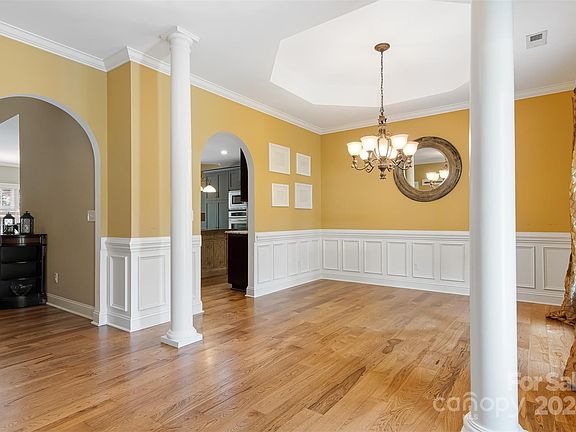 4th image of 2213 Willow Creek Dr