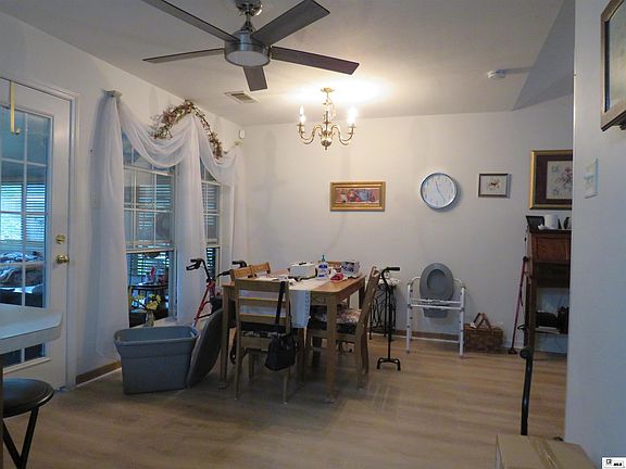 3rd image of 124 Greenfield Cir