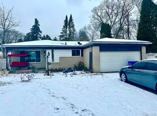 30039 Holly Ct, Warren, MI 48092