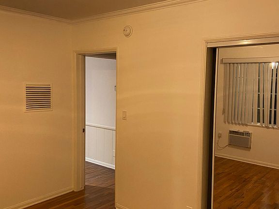 5th image of 11960 Moorpark St APT 2