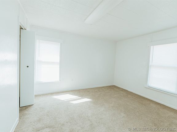 5th image of 402 Kansas St
