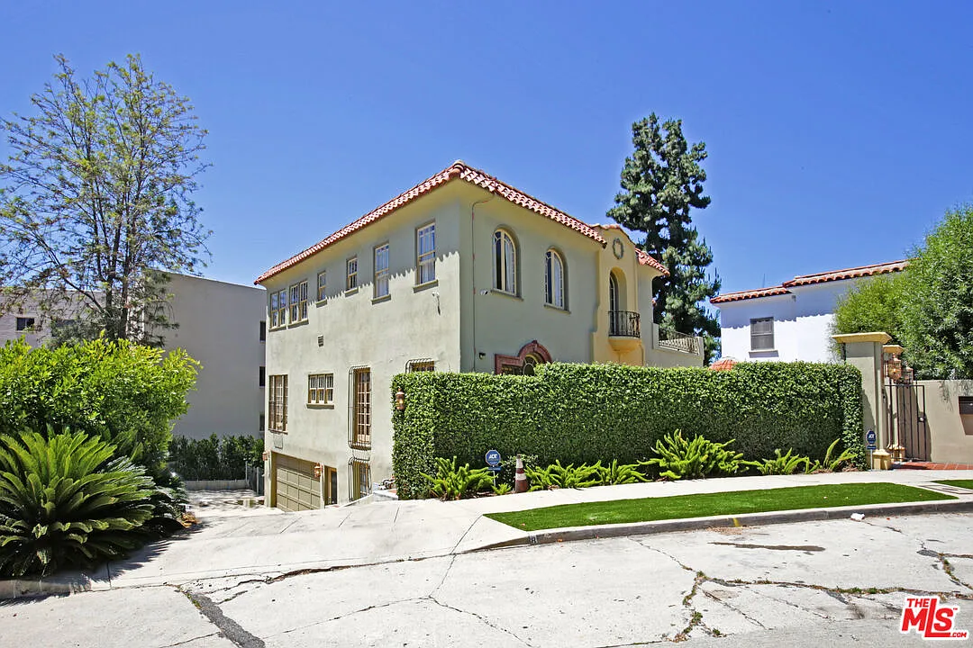 4 bed, 3.0 bath, 4352 sqft, $13,500 — Photo 4