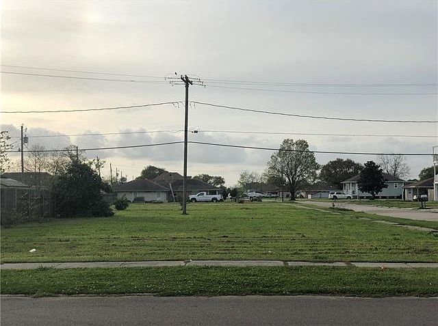 1st image of 424 Bear Dr
