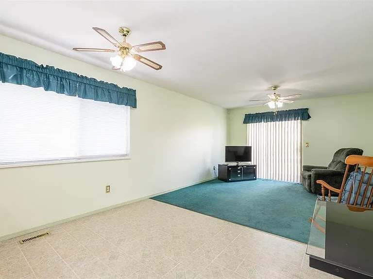 1378 Kenney St — Photo 14