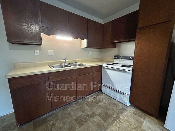 3rd image of 1602 Brookside Dr Unit 105
