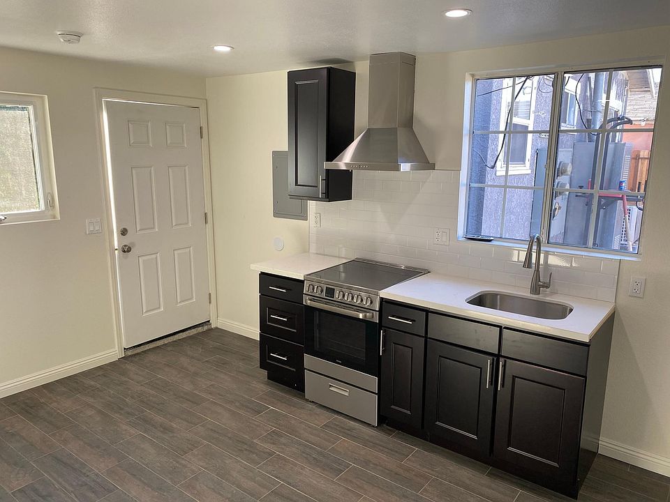 1st image of 1523 W 53rd St