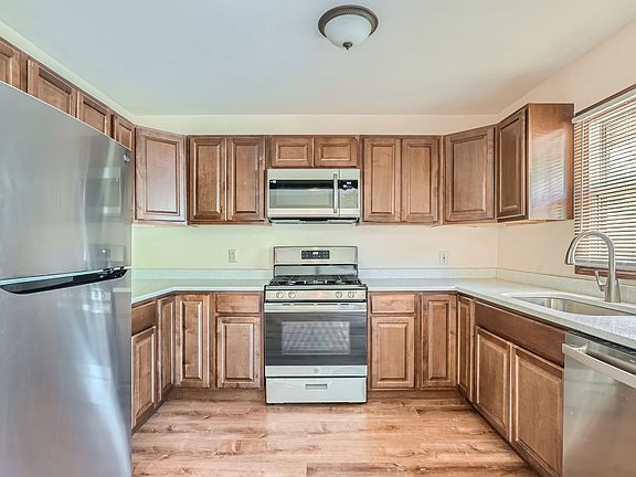 3rd image of 22534 Yates Ave