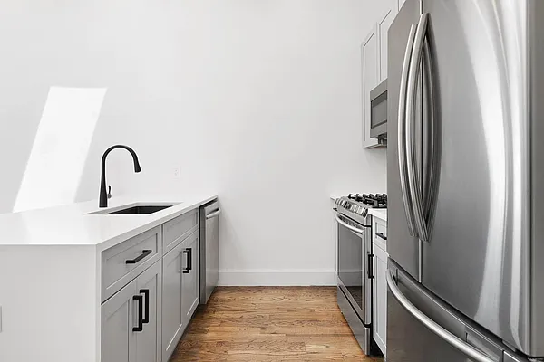 Rented by eRealty Advisors Inc | media 4