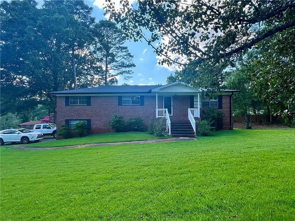 6695 Courtney Dr
