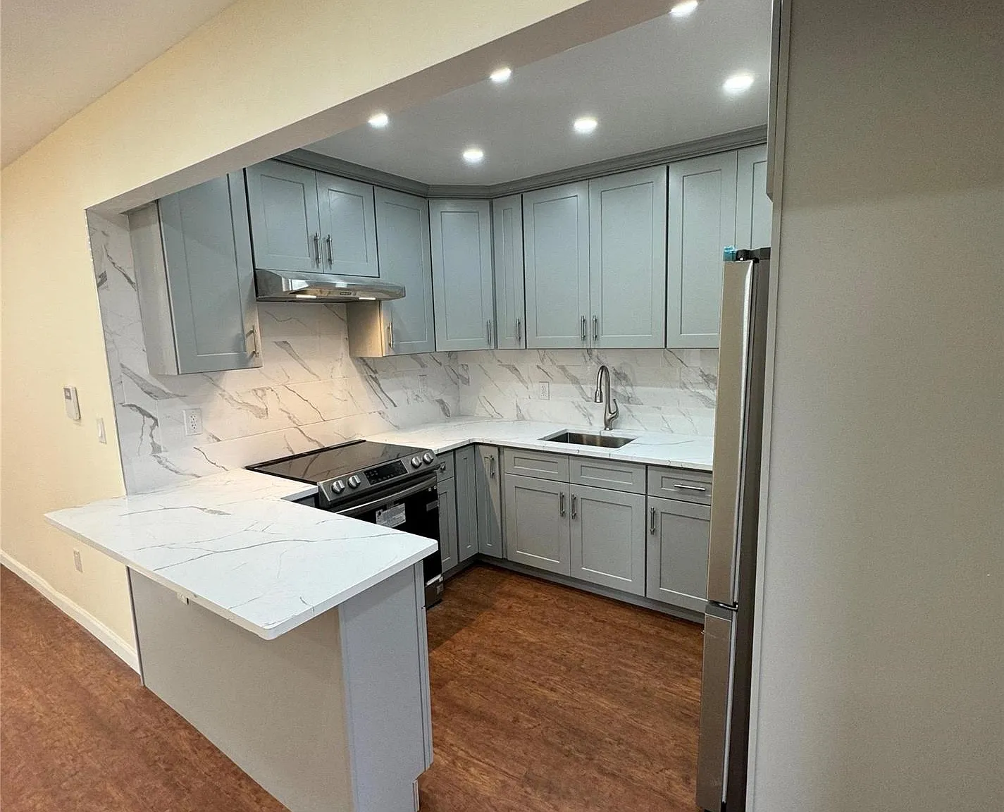 3 bed, 2.0 bath, $3,300 — Photo 2