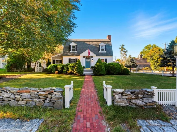 2 Orchard Pl, Douglas, MA 01516