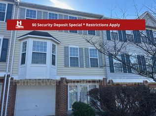 4740 Warm Hearth Cir, Fairfax, VA 22033