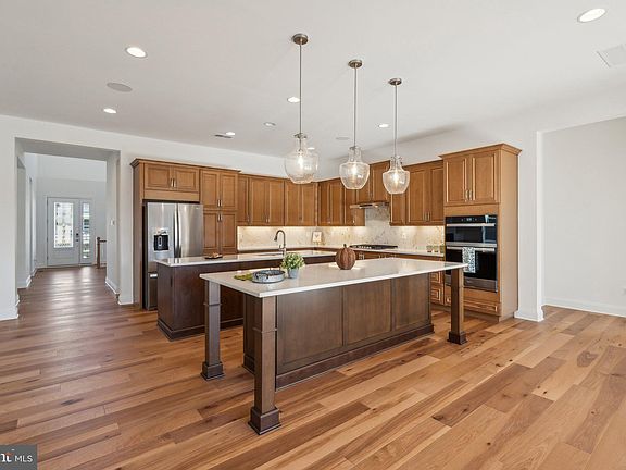 3rd image of 121 Nandina Pl