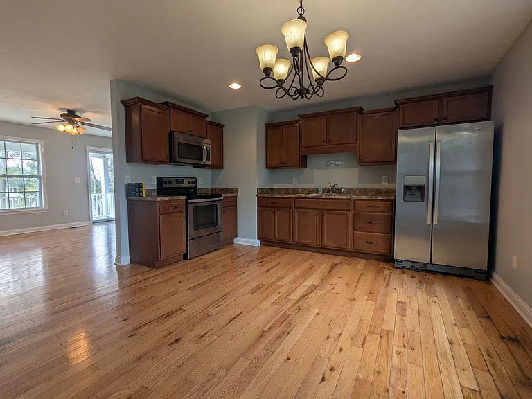 398 Pinewood Dr — Photo 6