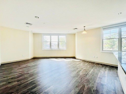 4th image of 215 Stillwater Ave #417