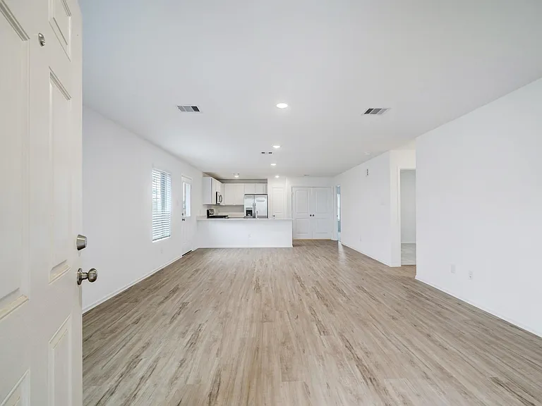8907 Estes Lake Dr — Photo 3